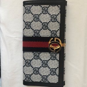 Authentic vintage Gucci Plus Wallet
